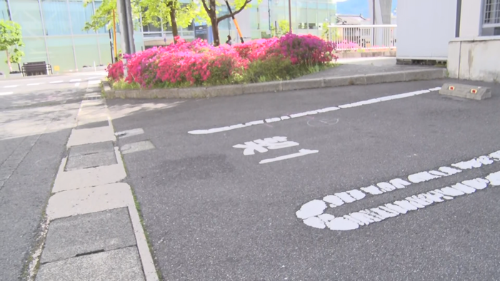 車にはねられ男子高校生3人が重軽傷　1人は右足のくるぶしを骨折　19歳の専門学校生が運転　警察が事故原因を調べる【長野】