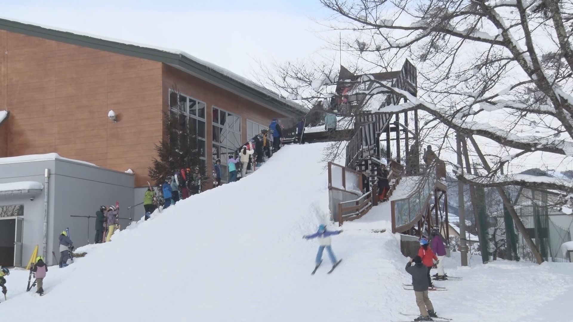 校庭のジャンプ台が復活！１年生は初め…