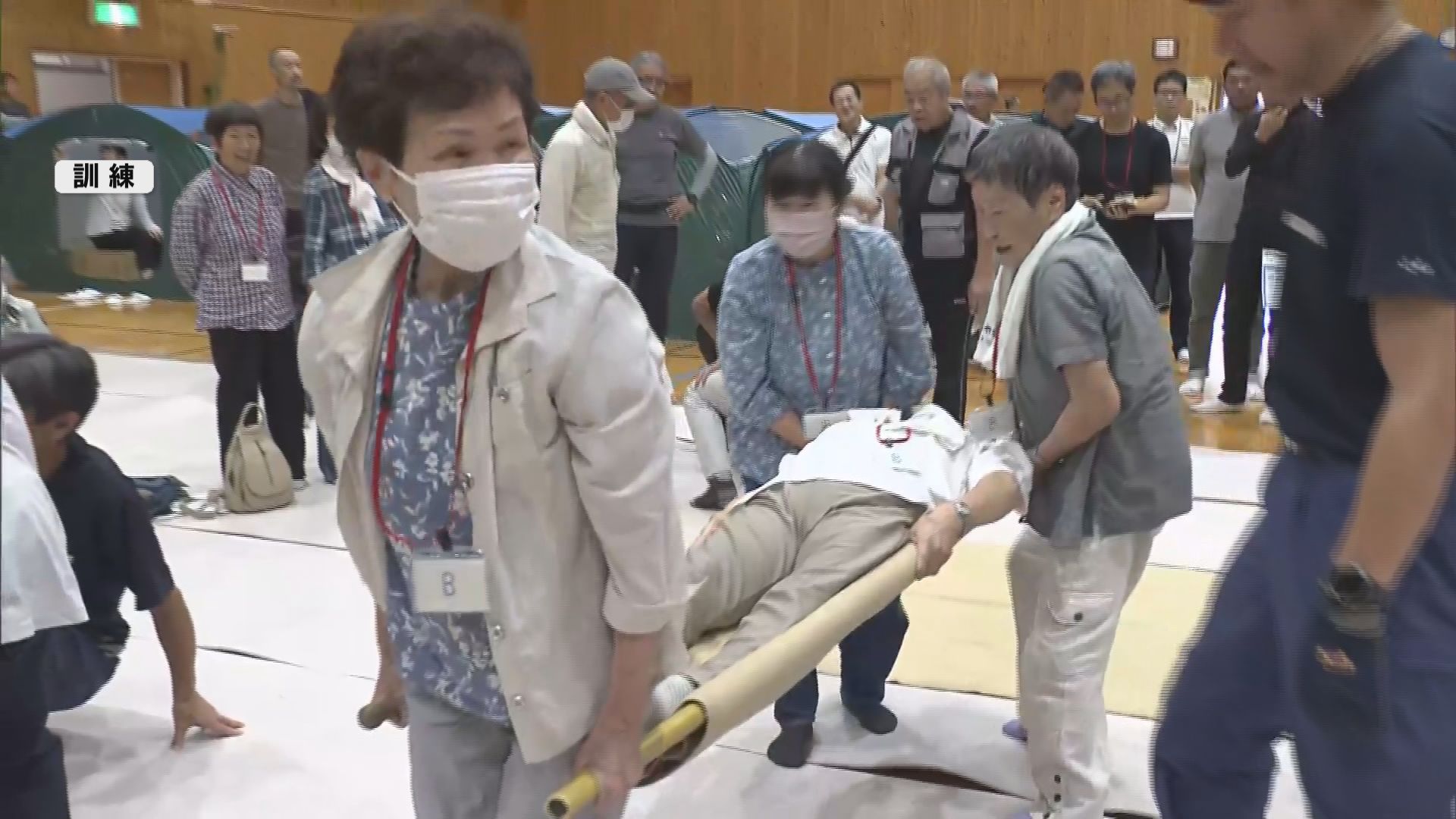 長野県内各地で防災訓練　中野市では地滑りの危険高まった想定で訓練　毛布を活用したけが人搬送方法など学…