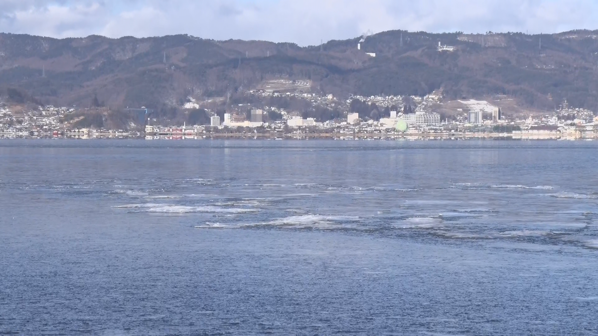 最強寒波で諏訪湖ほぼ全面結氷　宮坂宮司「（御神渡りの）赤ちゃんが誕生した」御神渡りの元となる筋を確認　果たして…　観察は続く…