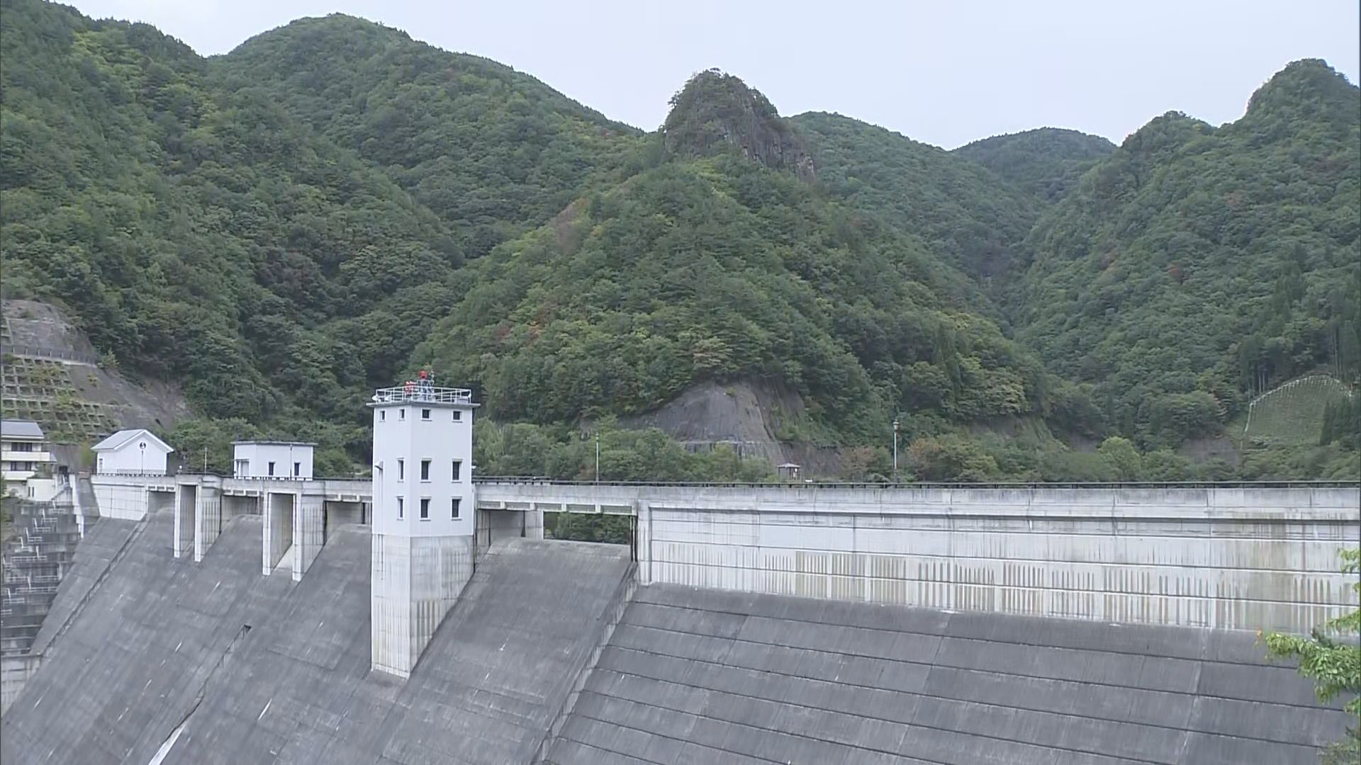 山林内の急斜面で滑落…マツタケ採りの…