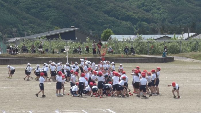 来年３月に閉校「大町北小学校」最後の運動会　卒業生や地域の人も参加　500人で大玉送りも　　