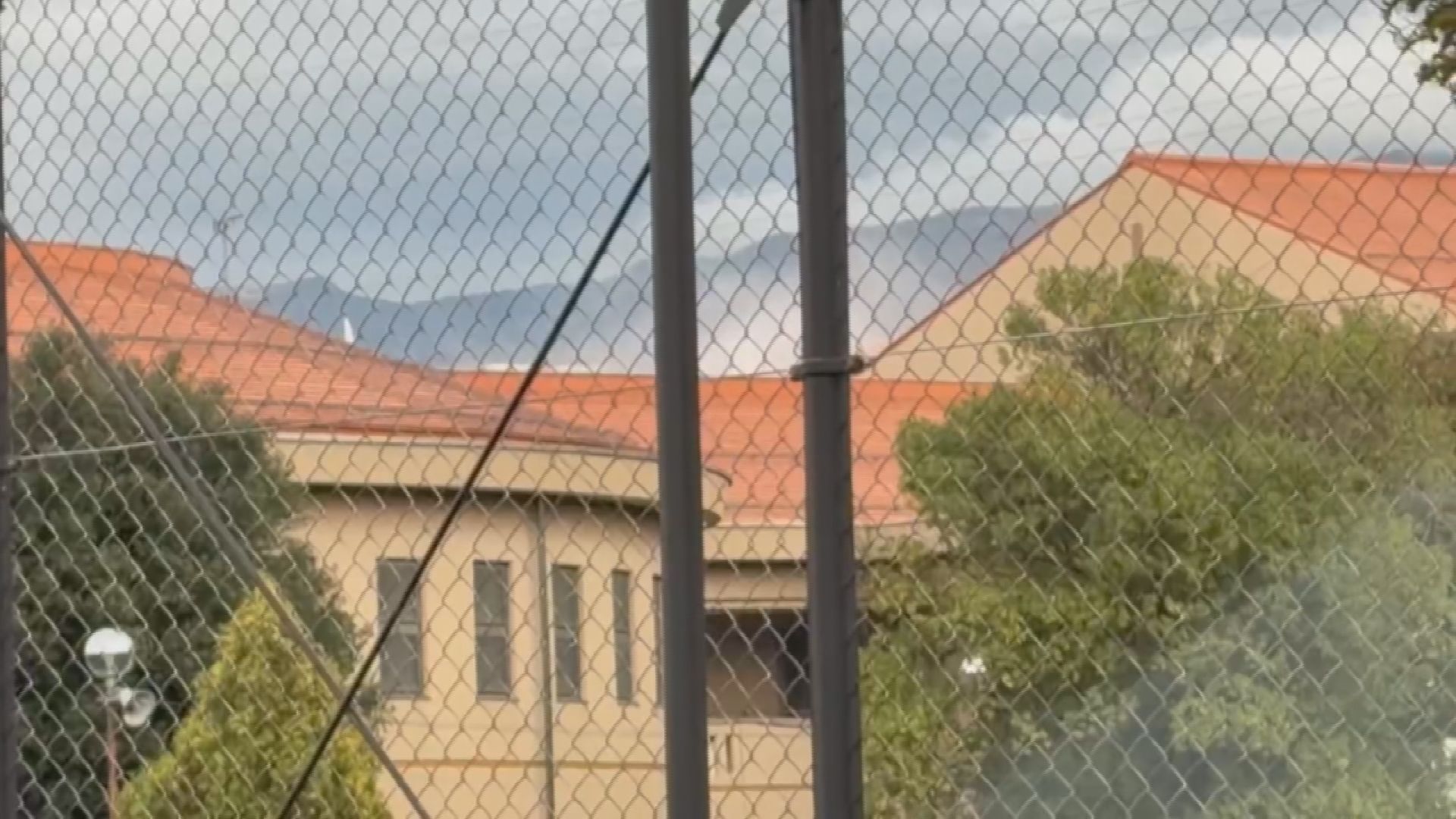 【速報】信大附属長野小学校で火事  …