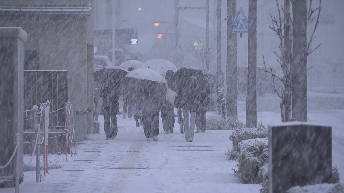 長野地域の山沿い　大雪の峠越える　19日19時現在の積雪　野沢温泉49センチ  信濃町43センチ