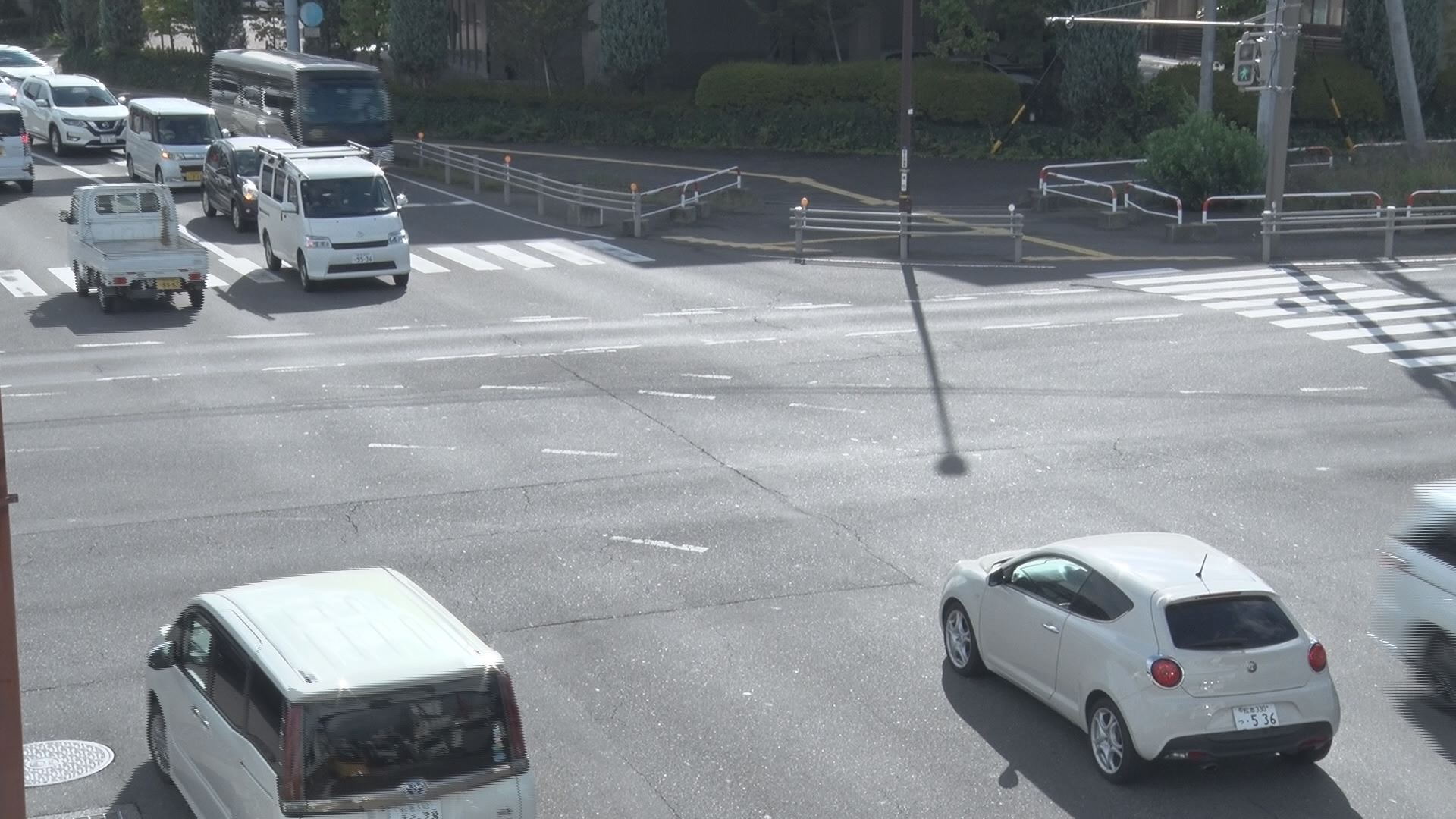 自転車とトラックが衝突　自転車の33歳男性重体　信号機のある交差点　どちらかが信号無視か【長野】