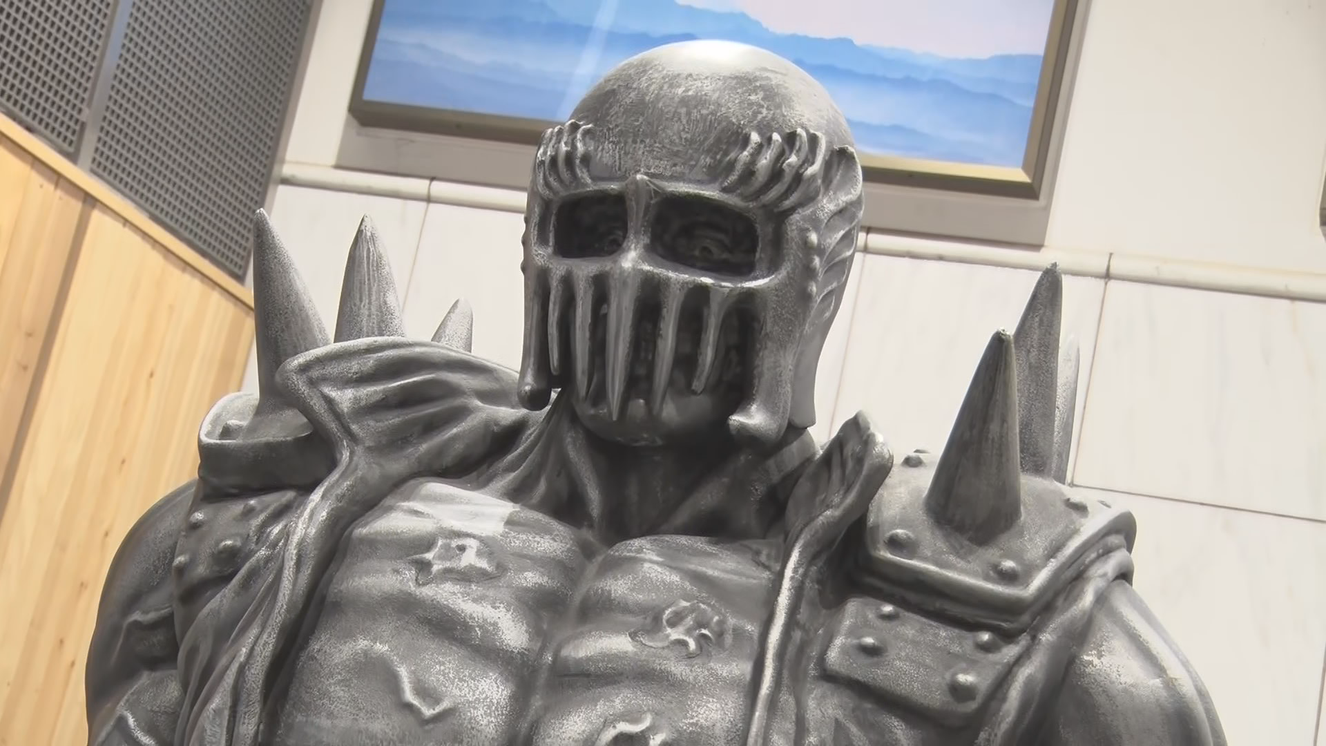 人気漫画「北斗の拳」ジャギの胸像が帰…