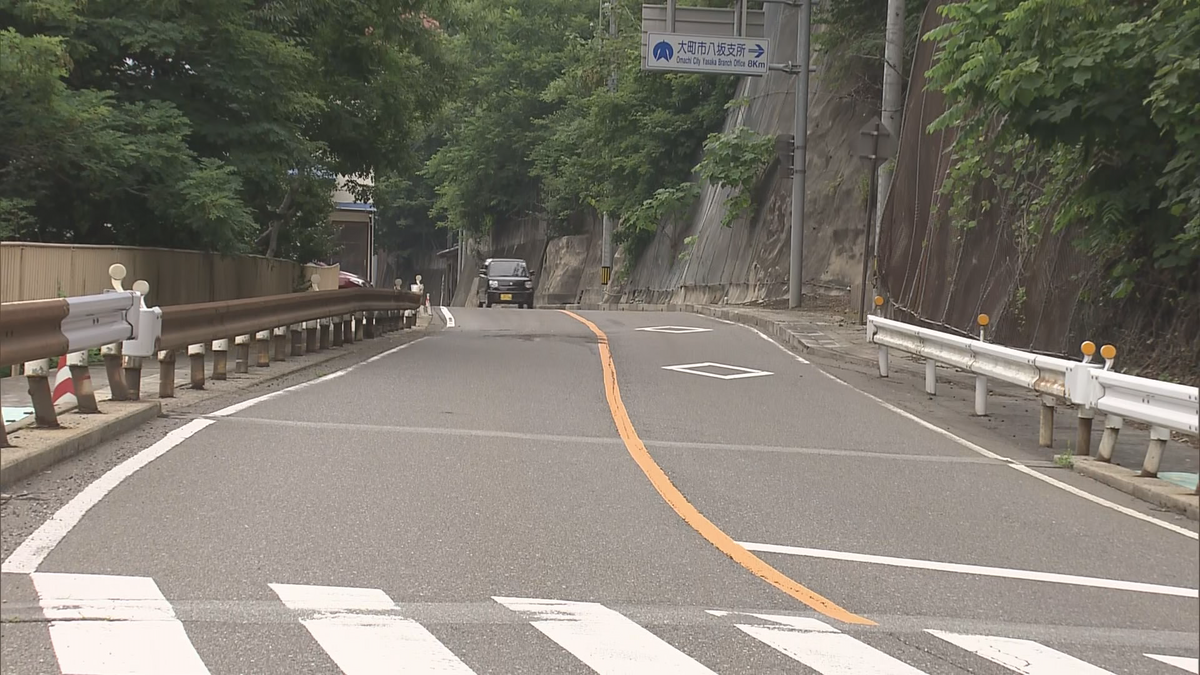 生坂村の国道　軽乗用車と大型トラックが正面衝突　75歳男性けがをしドクターヘリで搬送【長野】