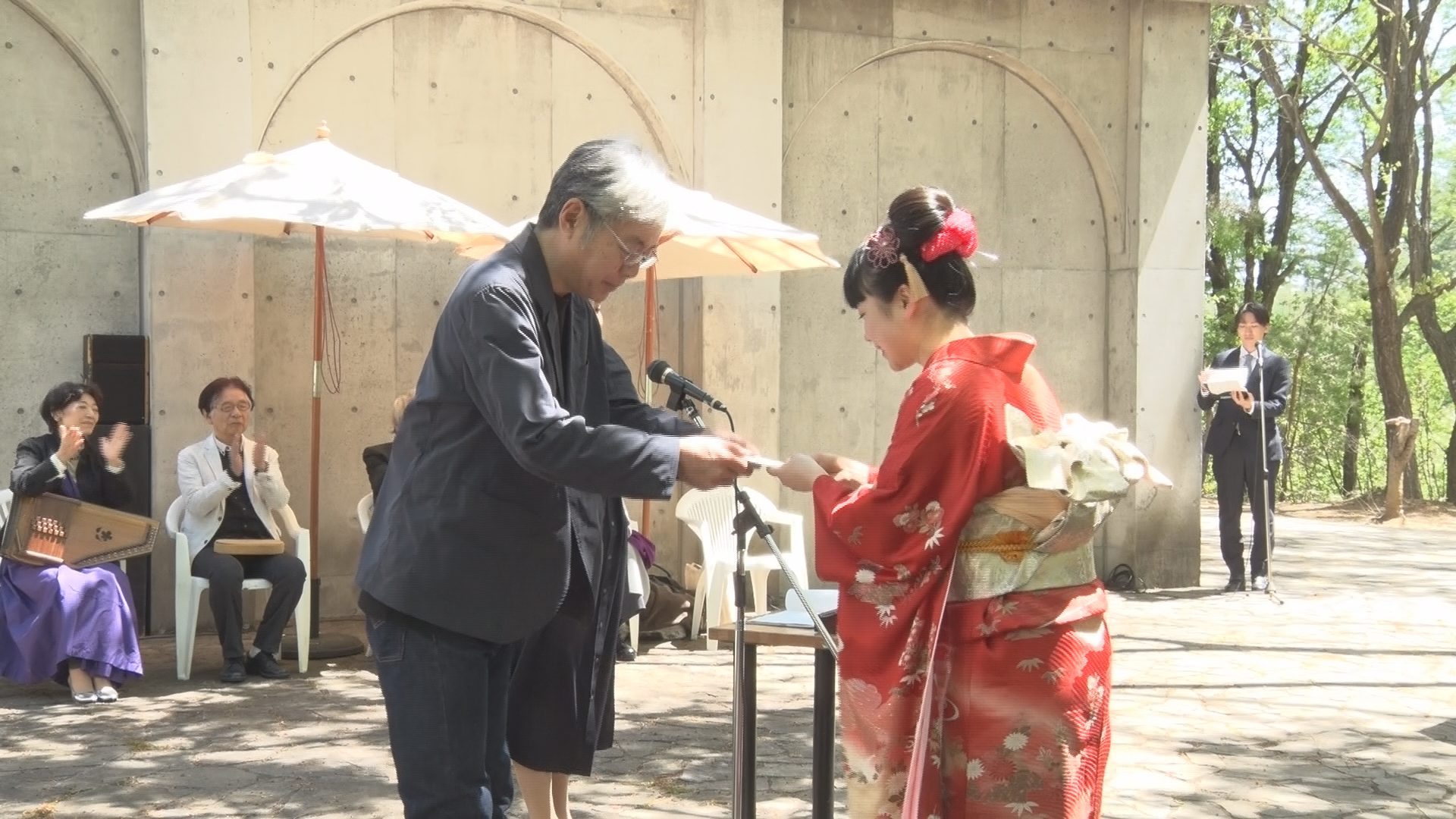 上田市の無言館で成人式　全国6都道県…