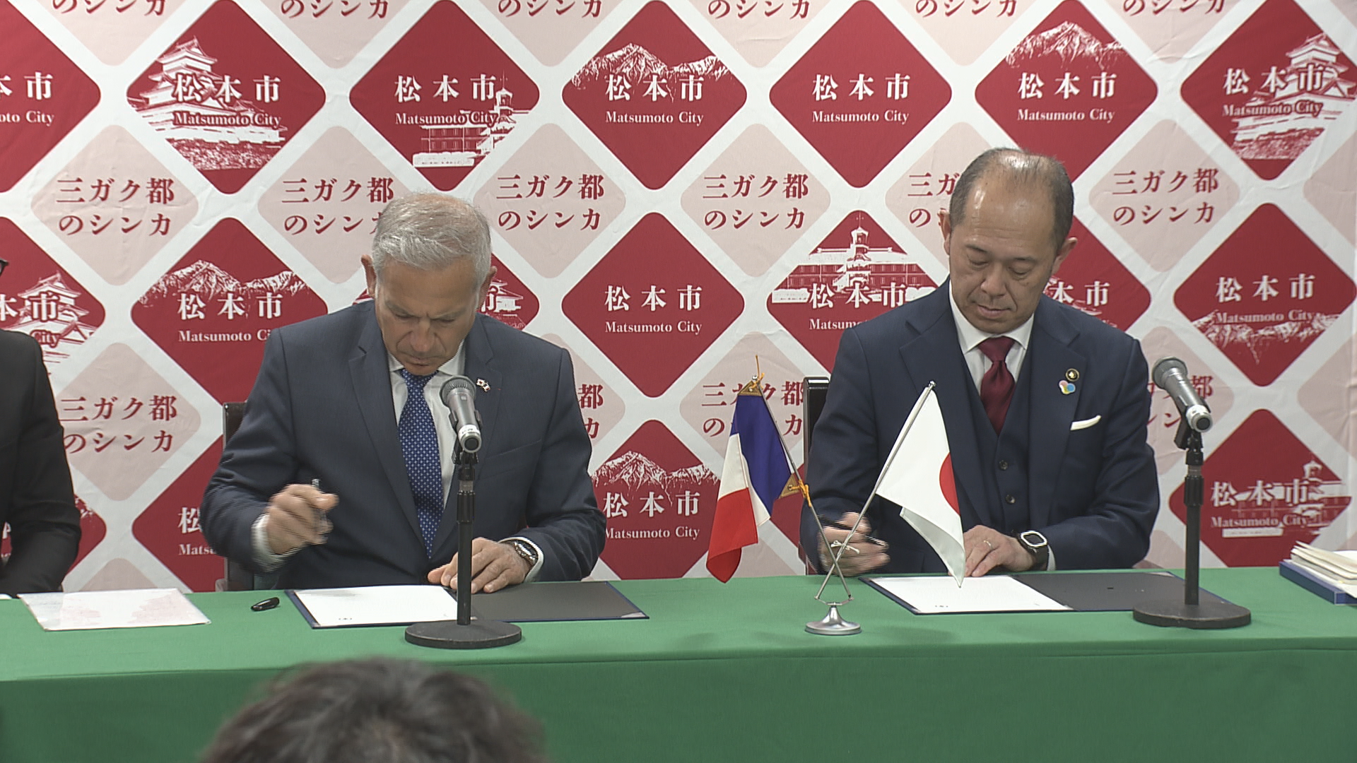 国宝松本城と世界遺産の仏・シャンボール城　16世紀に建てられた城が姉妹提携を結ぶ　5年間互いの魅力を…