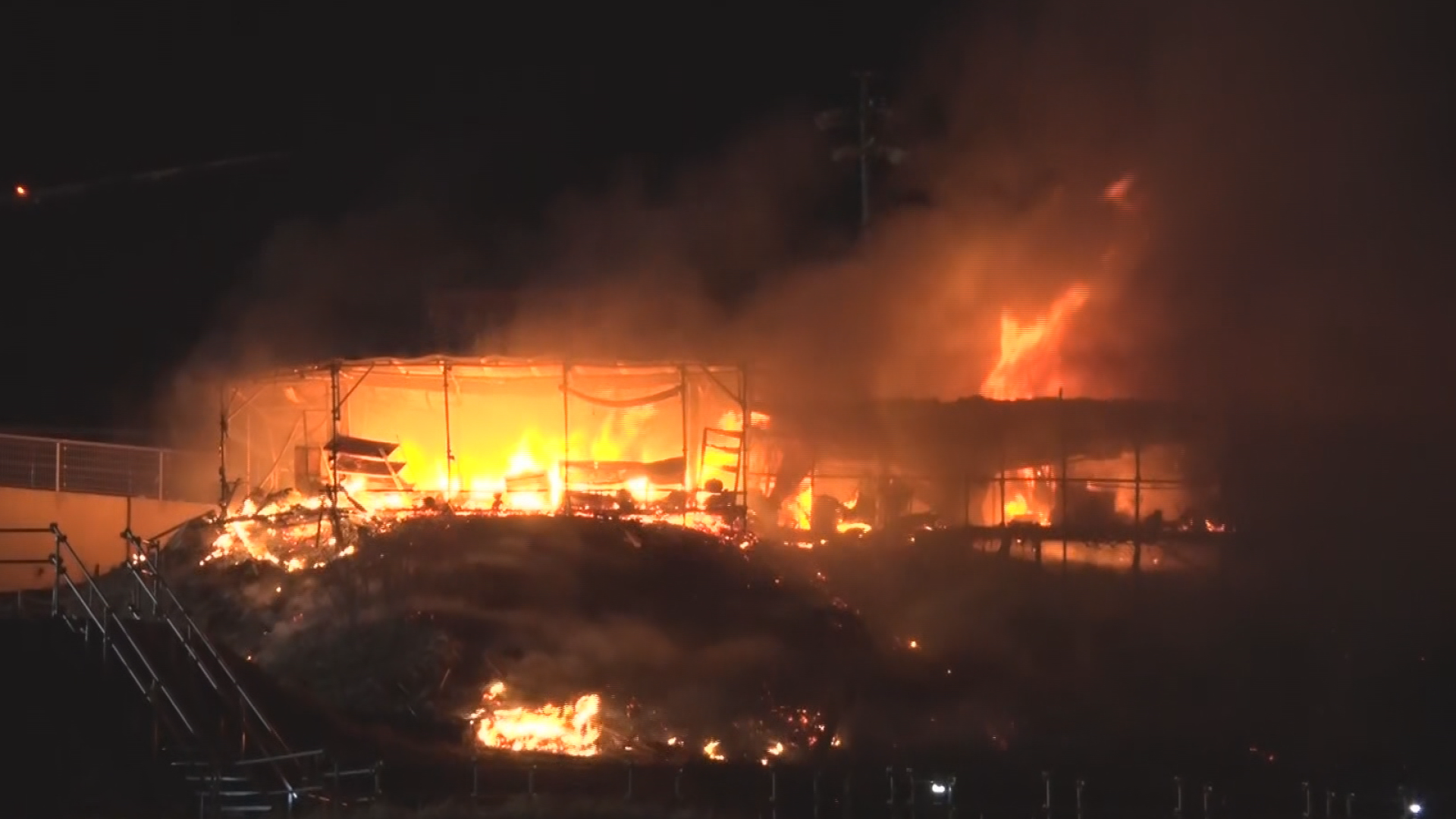 長野県岡谷市で物置小屋燃える　けが人…