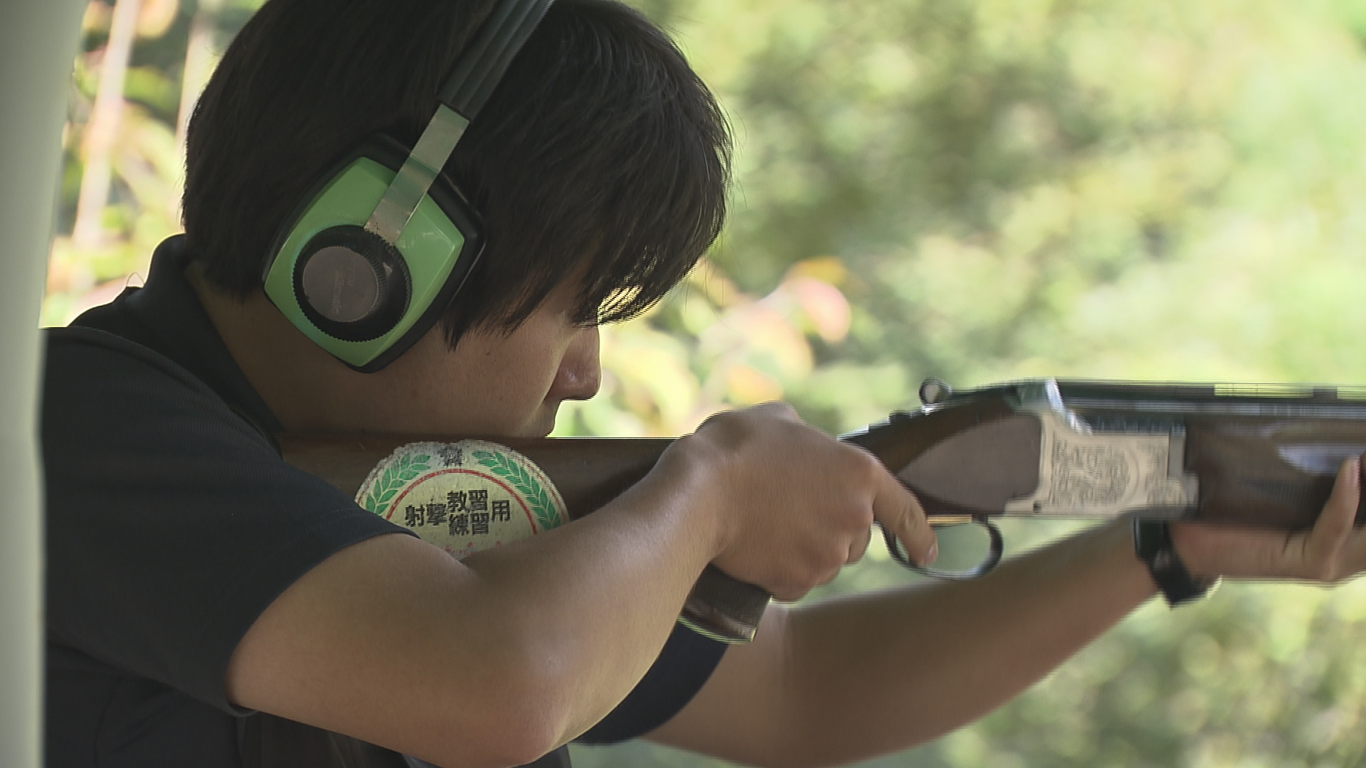 ハンターになった24歳の新聞記者「若…