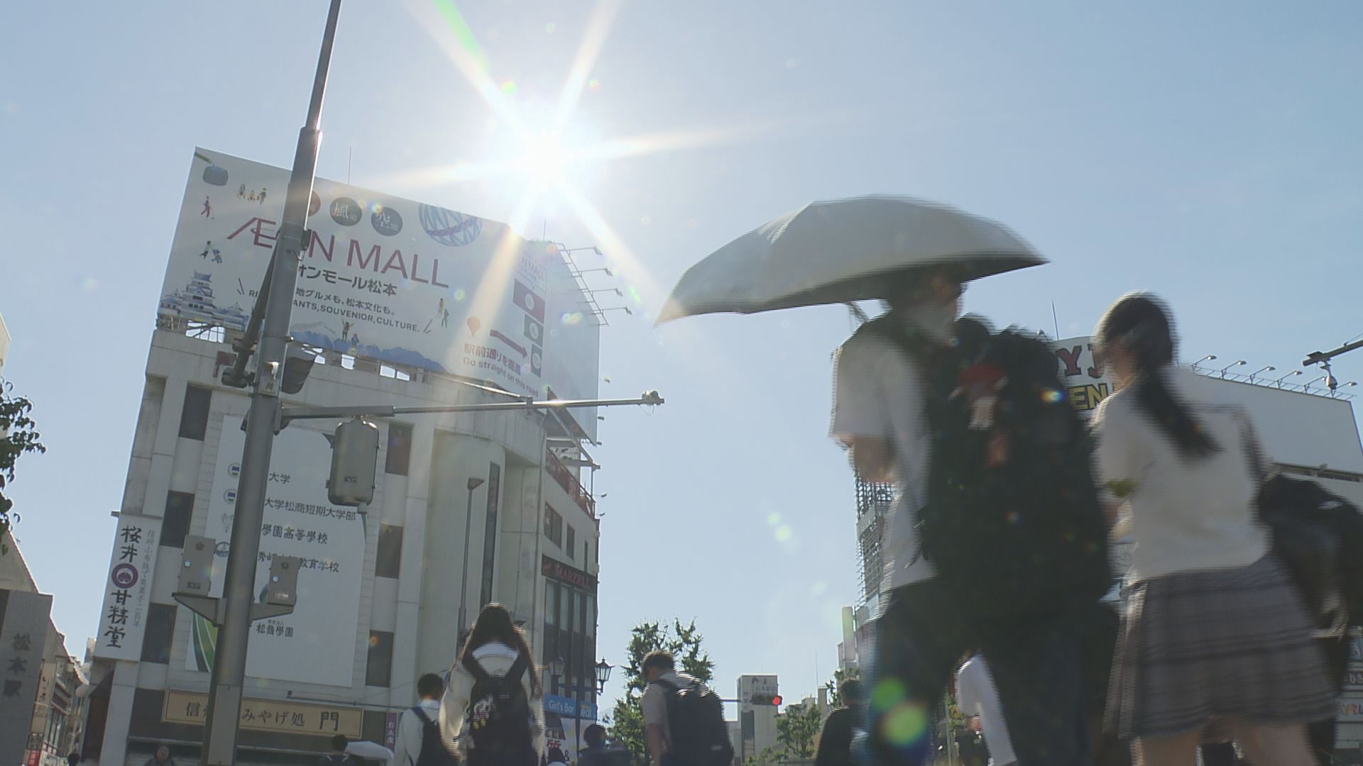真夏日の衣替え　安曇野市穂高で32.8度　長野・上田で32.3度　県内16の観測地点で真夏日に…【長…