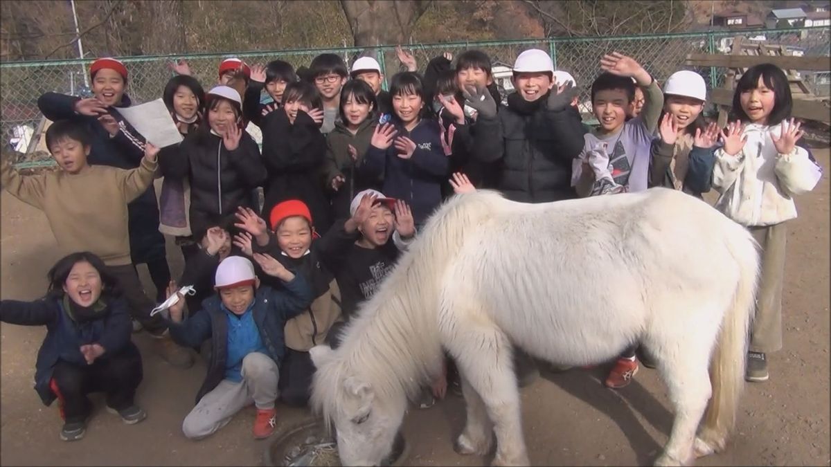 伊那小３年春組　ポニーの「クリスター」PR大作戦　もうすぐお別れクリスターが寂しくならないように…　自分たちにできること　毎日のお散歩　思い出作り「生きる力」「考える力」育む