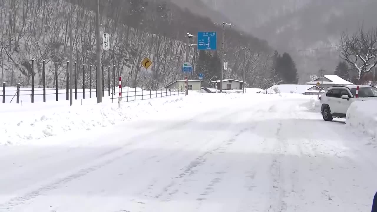 雪が降り凍結する路面で正面衝突】42歳女性が死亡 岩手・葛巻町（2026