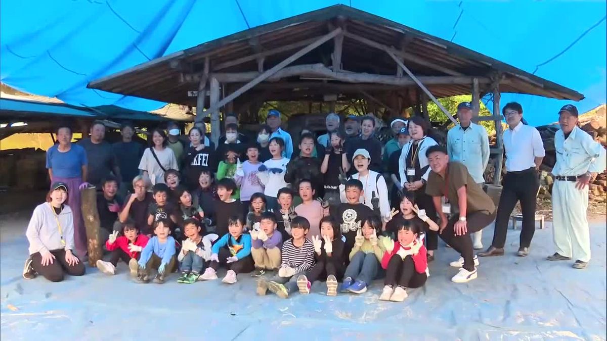 地域の人たちと交流深める　日南市の小学生が炭焼き体験
