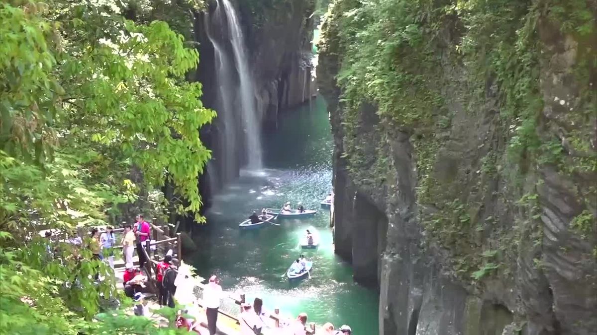 ゴールデンウィーク２日目　宮崎県内有数の観光スポット・高千穂峡にぎわう
