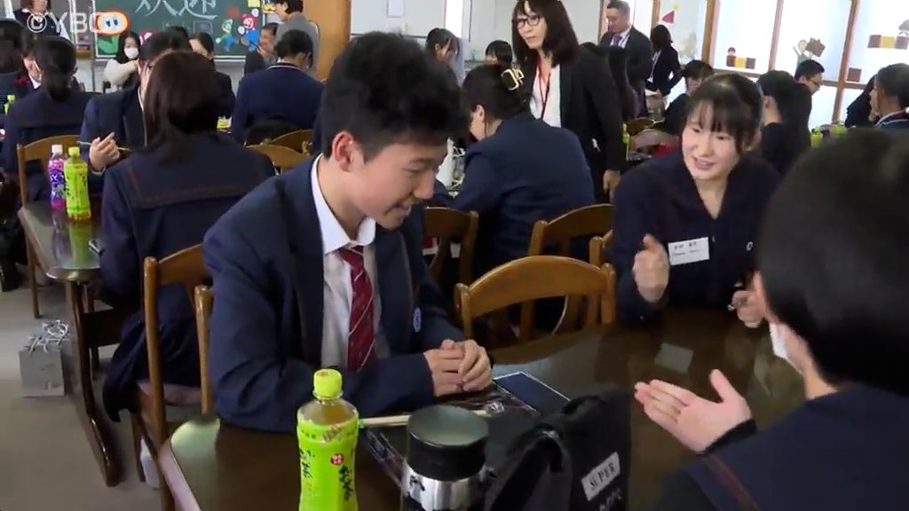 日本と中国の高校生が交流…県立山形西高の生徒が書道パフォーマンスなどで歓迎セレモニー