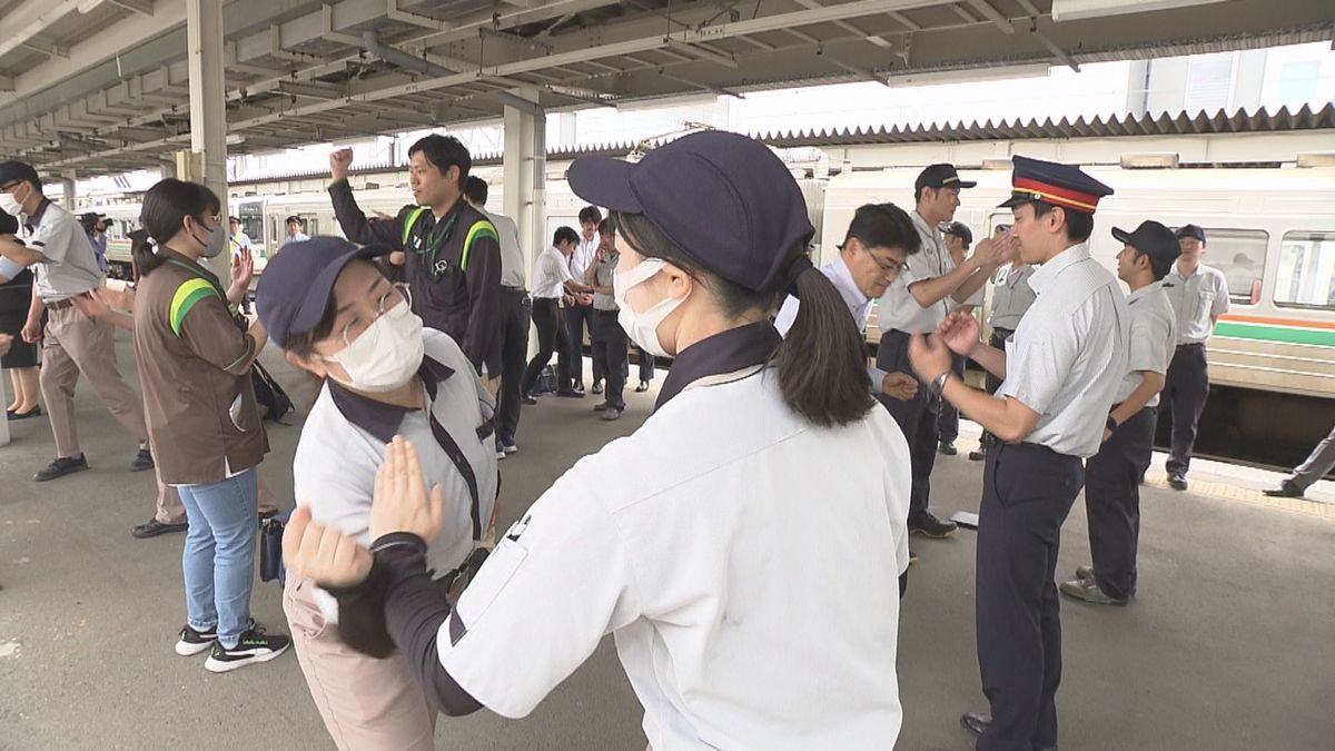 山形駅のホームに不審者が現れたことを想定　JRの職員が護身術を学ぶ訓練