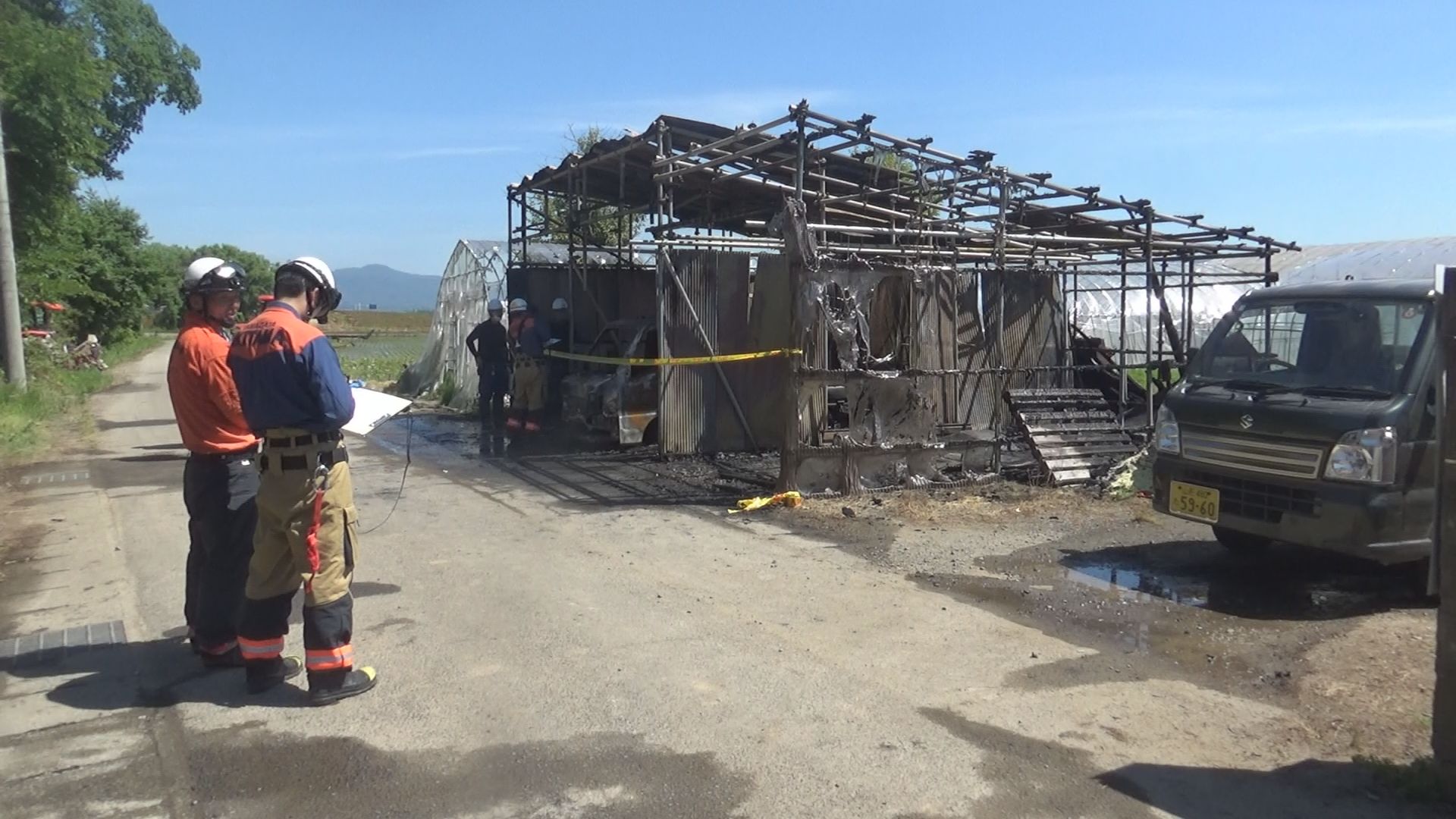 高畠町で小屋火災 農機具小屋2棟とビニールハウス焼ける けが人なし