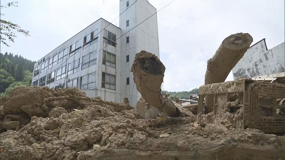 大雨で被害の山形・鮭川村の旅館　営業再開のめど立たず　周辺の対策工事完了は来年度末の見通し