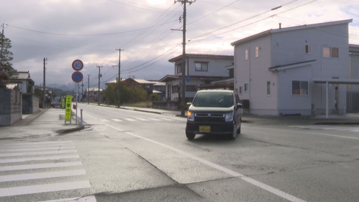 東根市の十字路交差点で軽乗用車に乗用車追突　軽乗用車を運転していた女性が意識不明