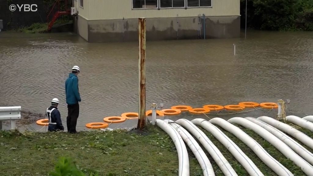 7月の大雨で排水機が停止した最上川の竹田排水機場、内水氾濫防ぐため国交省がポンプ車稼働し排水作業