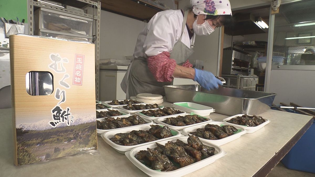 伝統料理「むくり鮒（ブナ）」作り最盛期（山形県）