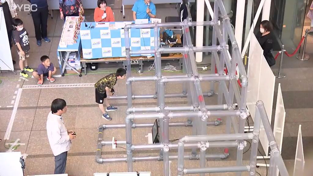 パイプの中を走るロボット玩具「メカモグラ」　世界大会が山形市で開催