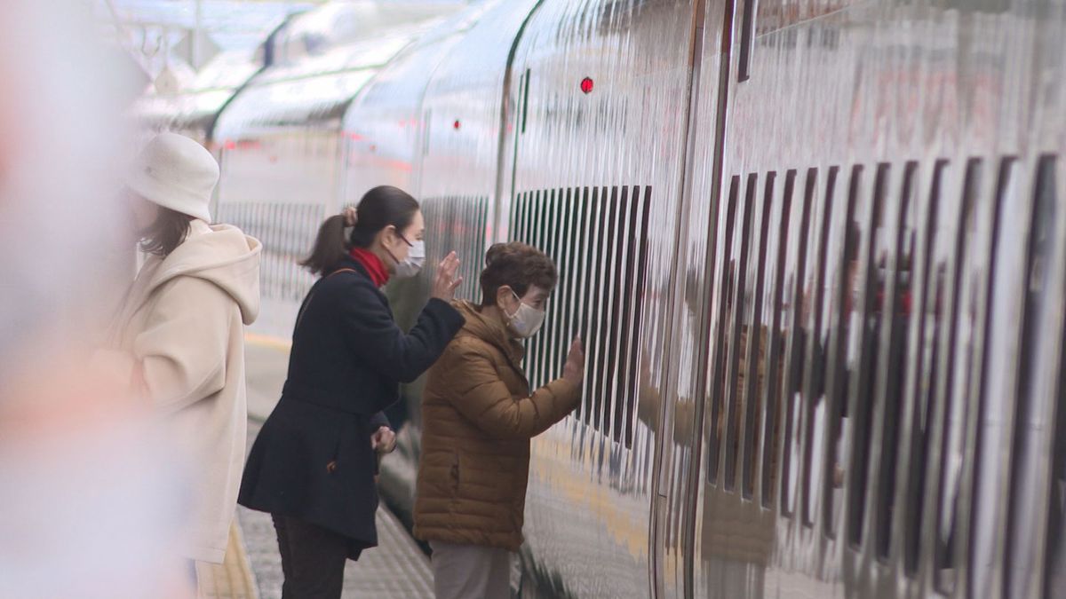 Uターンラッシュピーク「雪遊びが楽しかった」「災害なく良い１年に」それぞれの思い出土産に