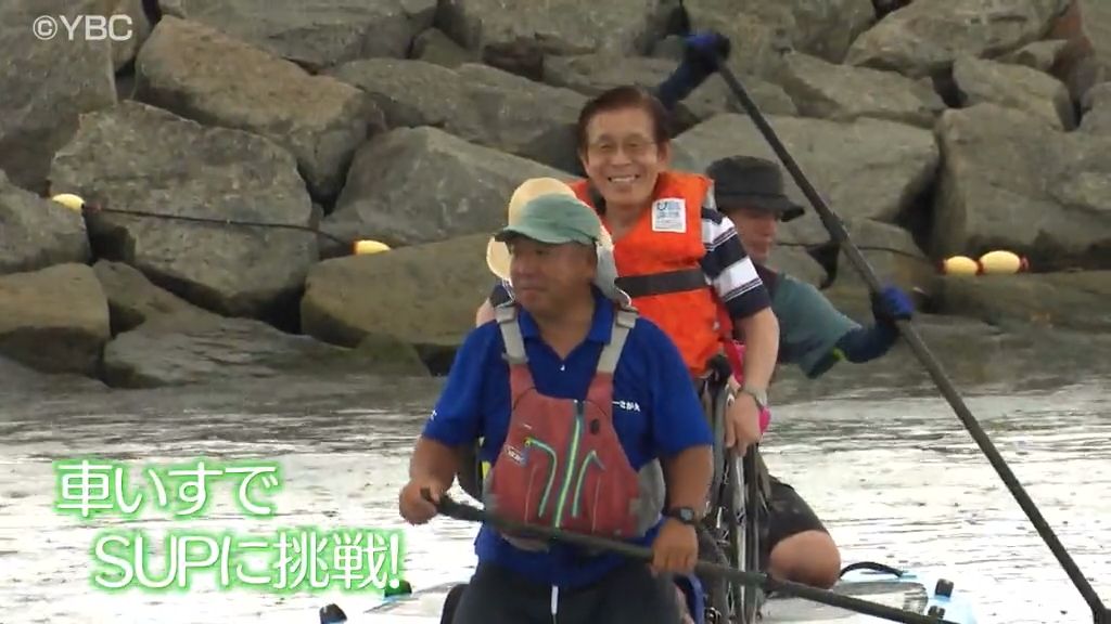 「初めて車いすで海に」障がいのある人も一緒に海を楽しむイベント　山形・鶴岡市