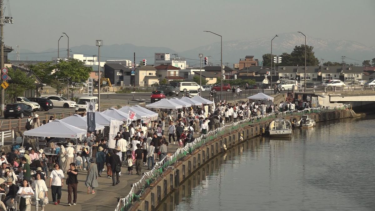 酒田市の「山居バル」にぎわう　市内中心部から新井田川沿いに飲食ブース　屋形船も