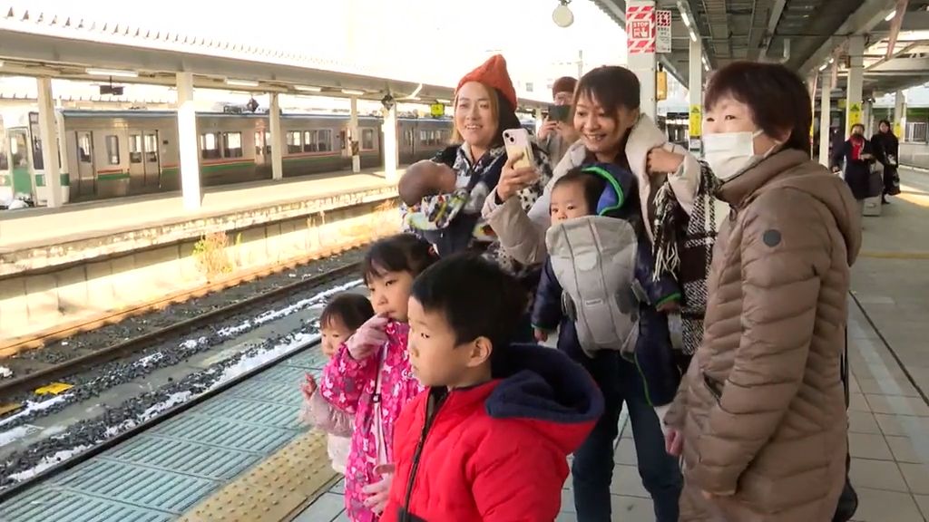 年末年始の帰省ラッシュが本格化、JR山形駅は午前中から混雑も