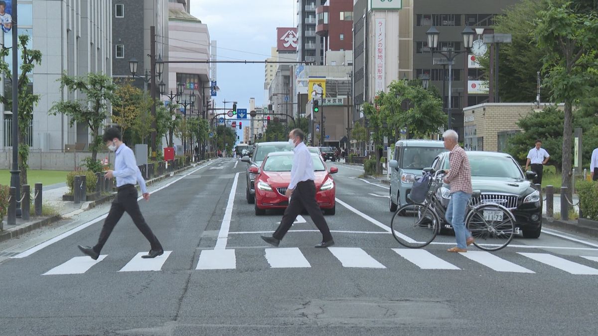 山形市役所前を8日間一方通行に　6日から社会実験　「歩く人に優しい空間」目指す