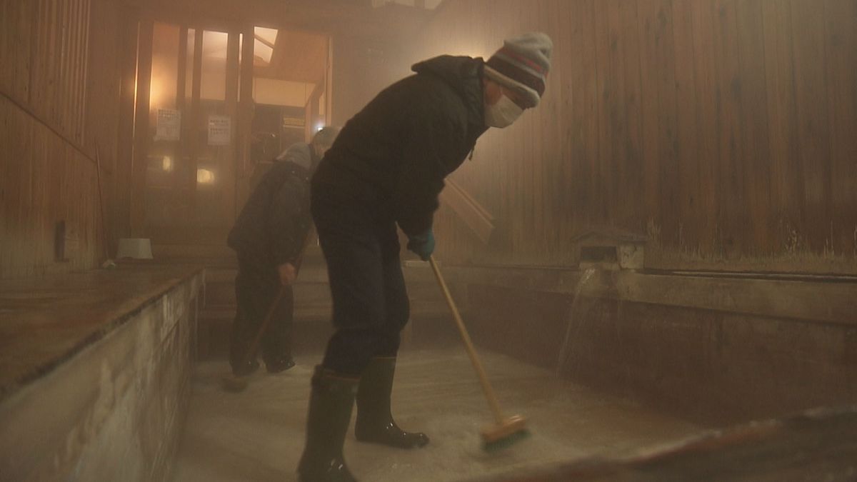 蔵王温泉で温泉の恵みに感謝する新年の伝統行事「洞開」　雪に恵まれ「春節」にも期待