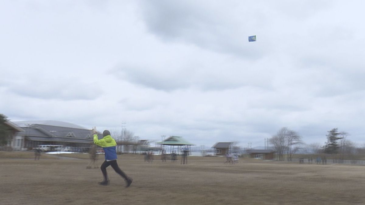 地域に伝承されてきた「庄内凧」　三川町の小学生が自作し揚げる　半世紀近く続く伝統行事