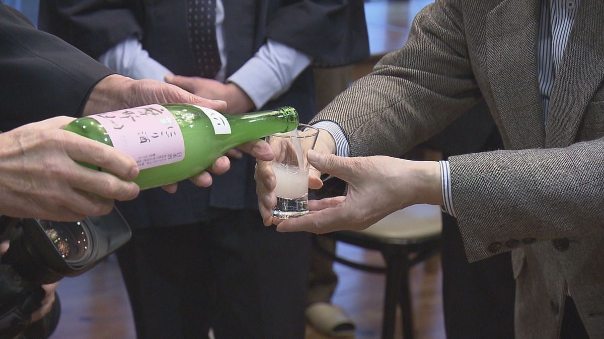 鶴岡市温海地域の摩耶山の湧き水で栽培される「はえぬき」原料の日本酒　今年の味と香りは