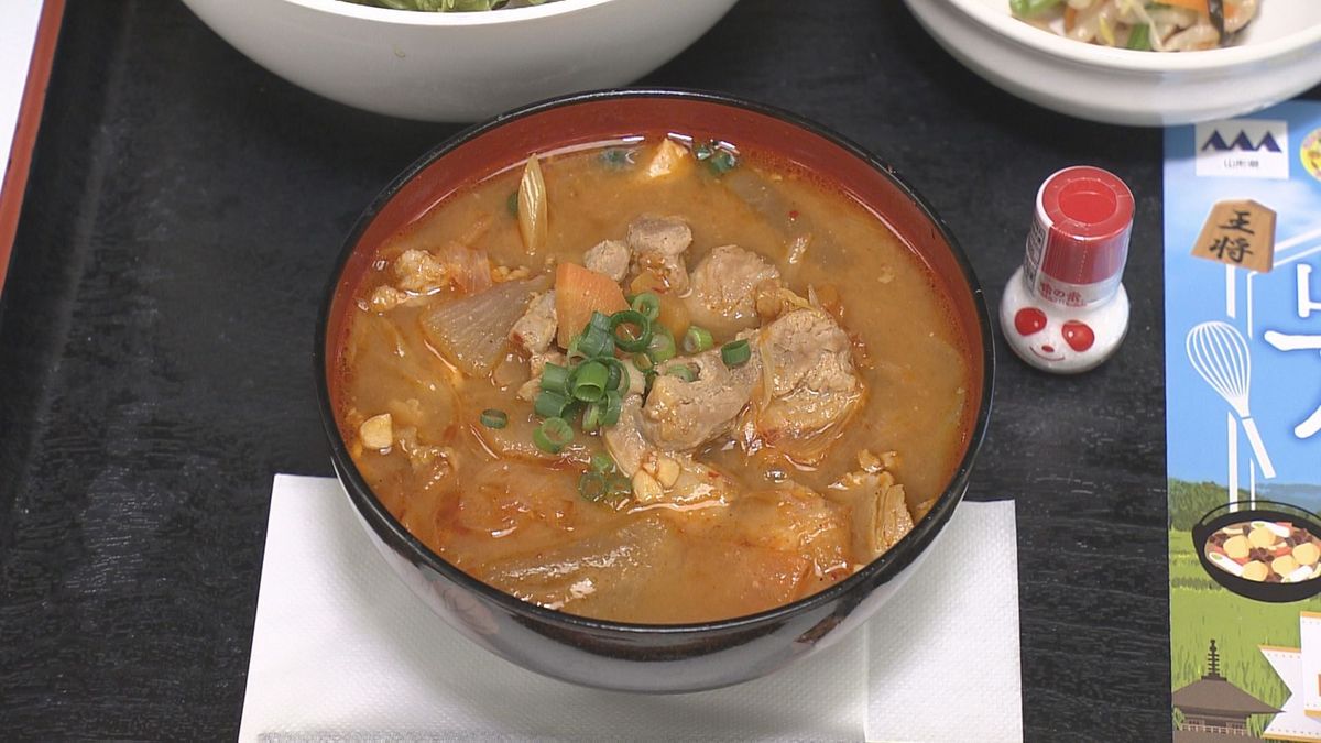 減塩メニュー「ピリ辛納豆豚汁」を学生が考案　山形県庁食堂で提供始まる　レシピも公開