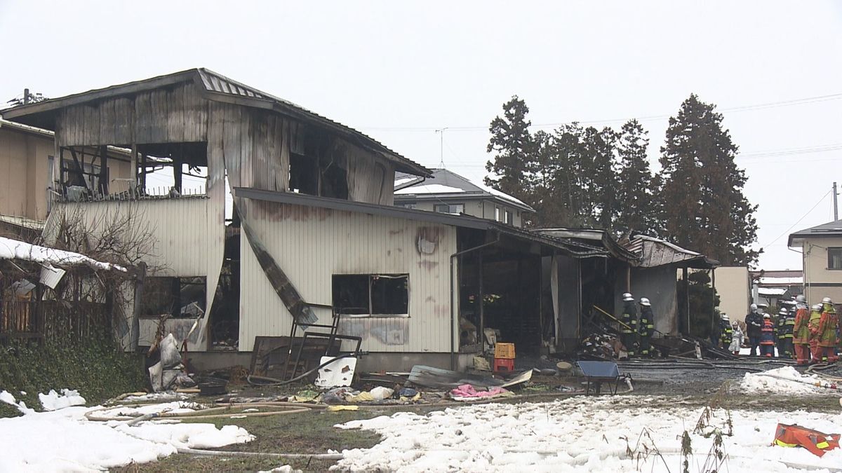 山形市の2人死亡の住宅火災　出火原因の特定に至らず　遺体の身元確認急ぐ