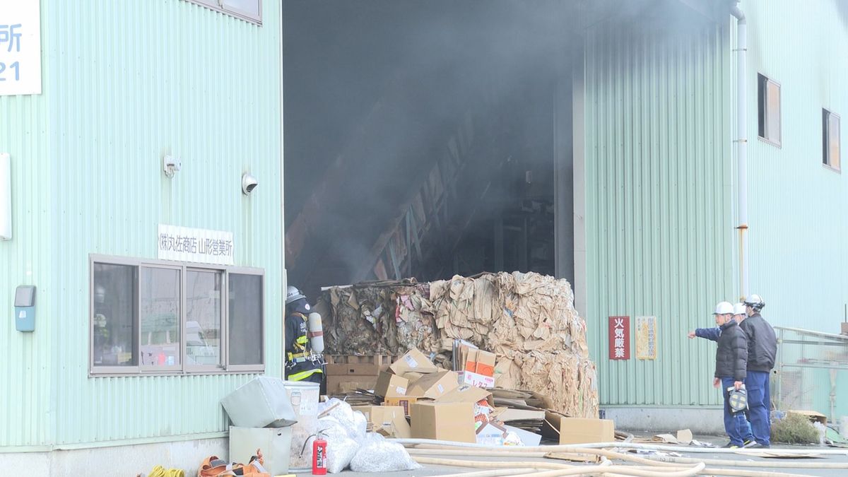 山形市の古紙リサイクル会社で火事　工場内の大量の古紙が焼ける　けが人はなし