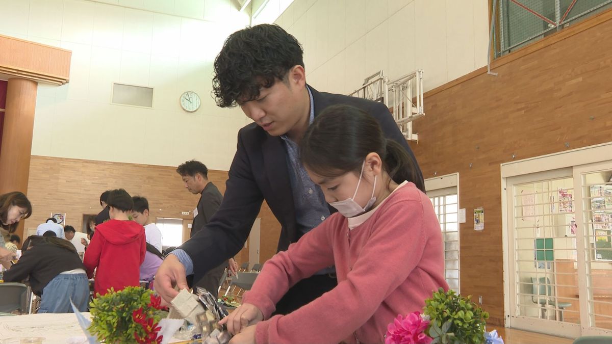 「夢のお店屋さん」をイメージし内装を考案　小学生が「空間デザイン」を体験