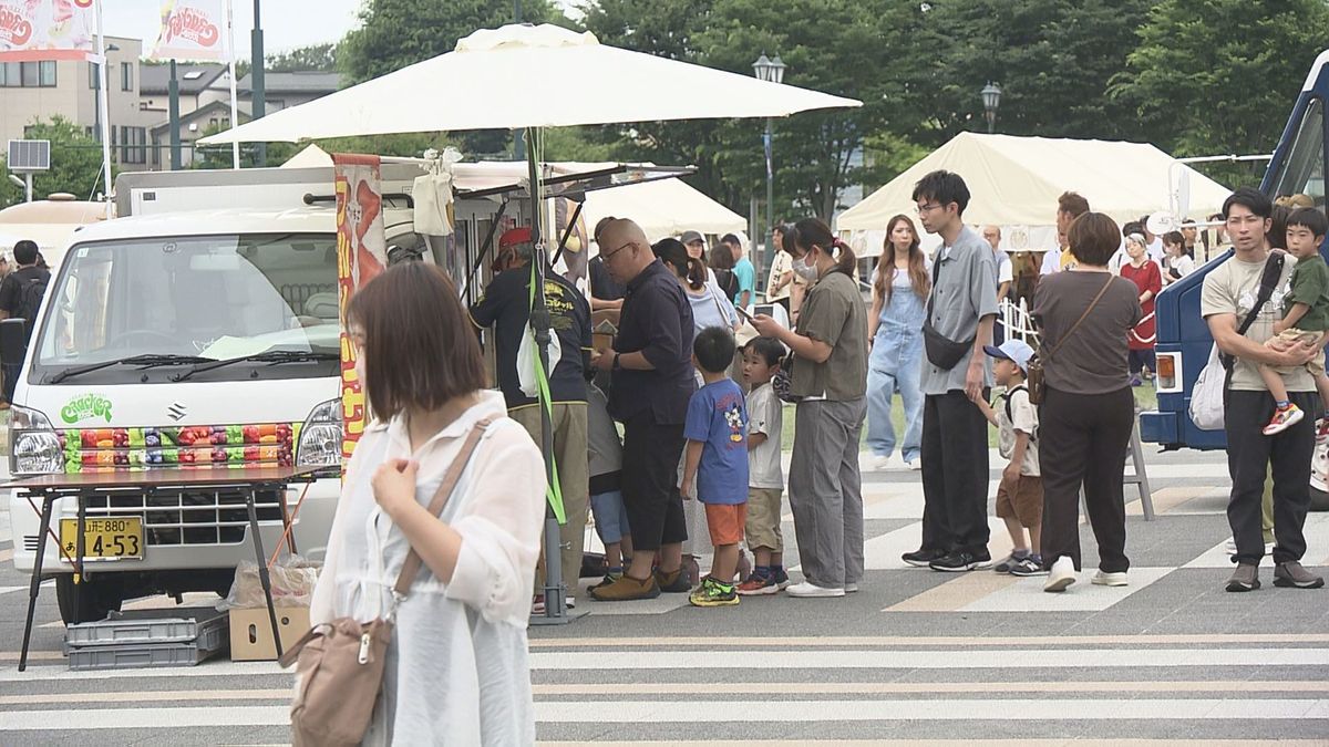 絶品カレーやフルーツサンド　キッチンカーが集い山形市でイベント