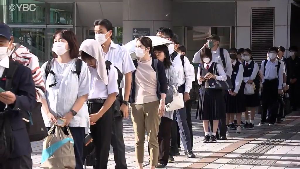 衣替えでも、まだ夏服の装い目立つ・山形