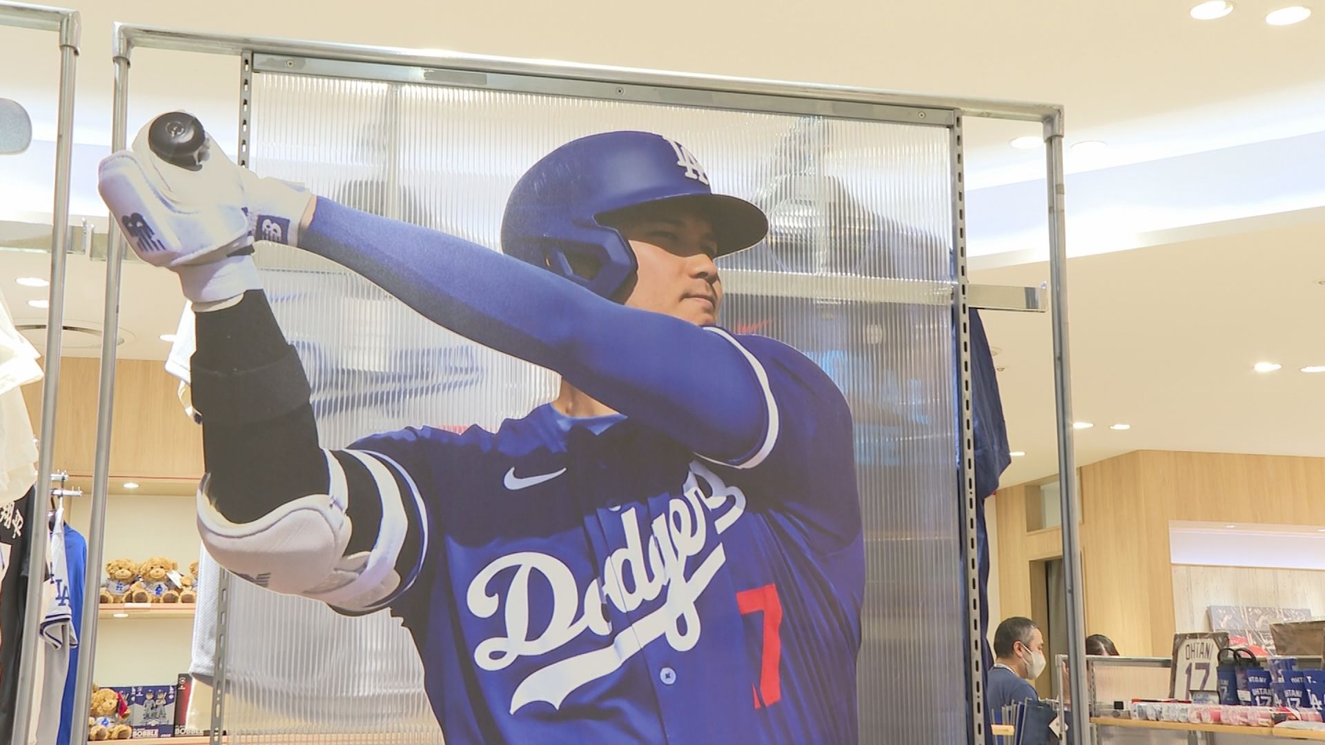 330万円のボールも…大谷翔平グッズがずらり 山形市に期間限定ショップ