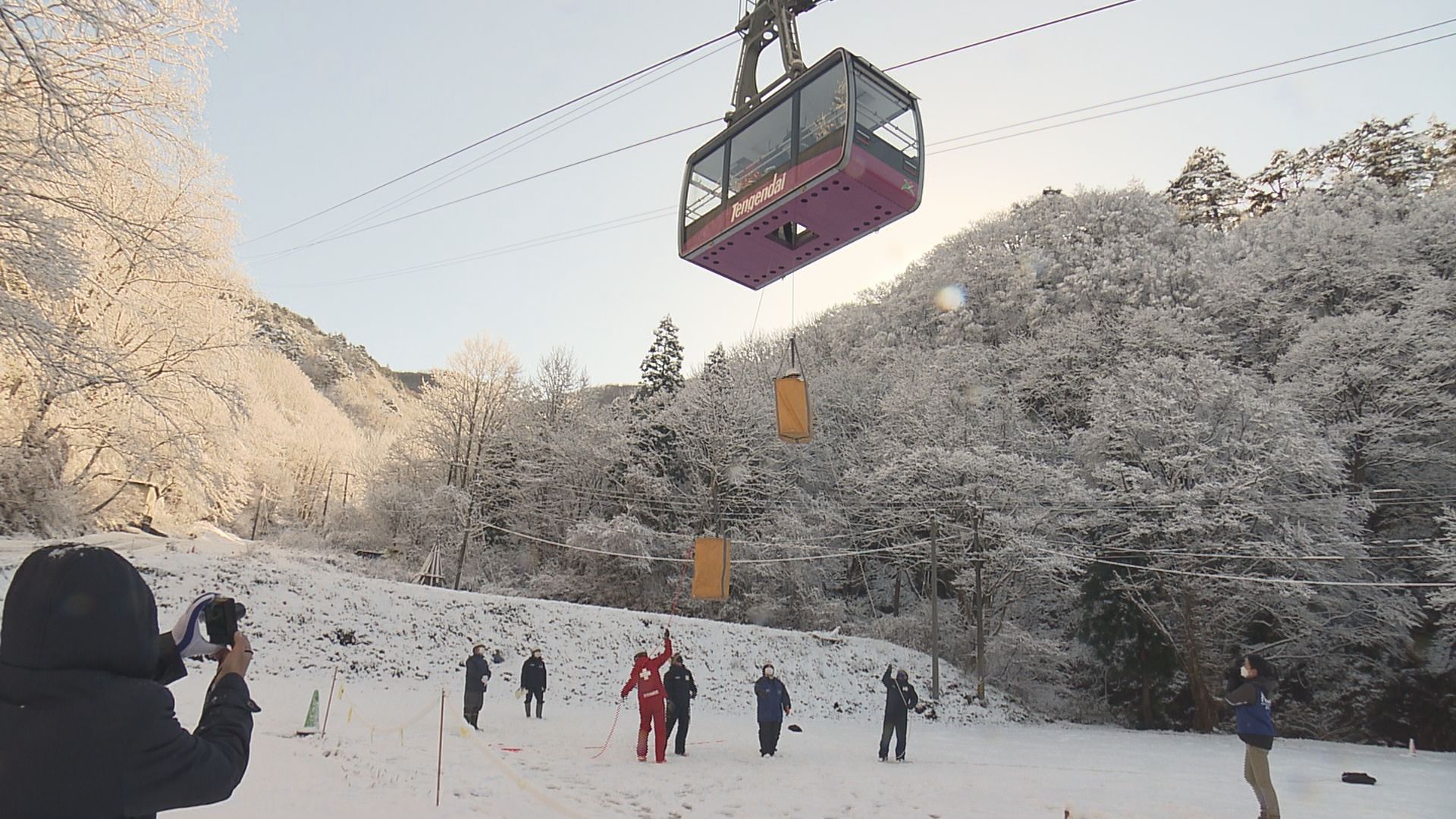 積雪30センチ　22日にプレオープン　米沢市の天元台高原スキー場で救助訓練