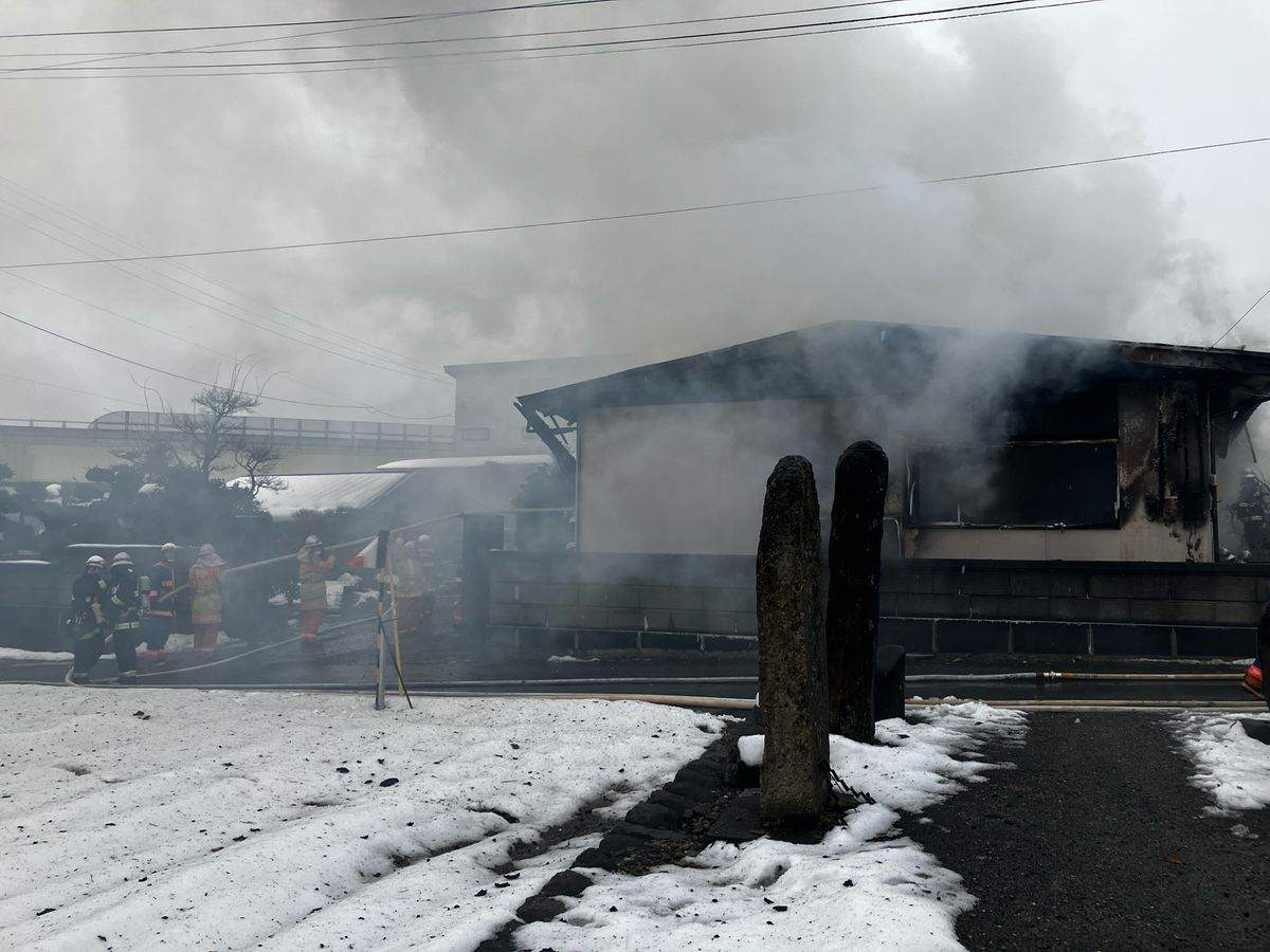 山形市で住宅１棟が燃える火事　焼け跡から２人の遺体見つかる　連絡が取れない住民か