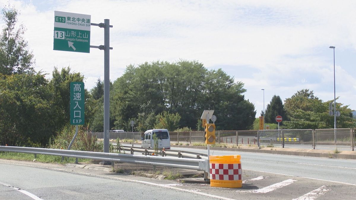 山形市で不審な車両　警察の職務質問に4人が逃走　2人を不法滞在で逮捕　1人逃走中