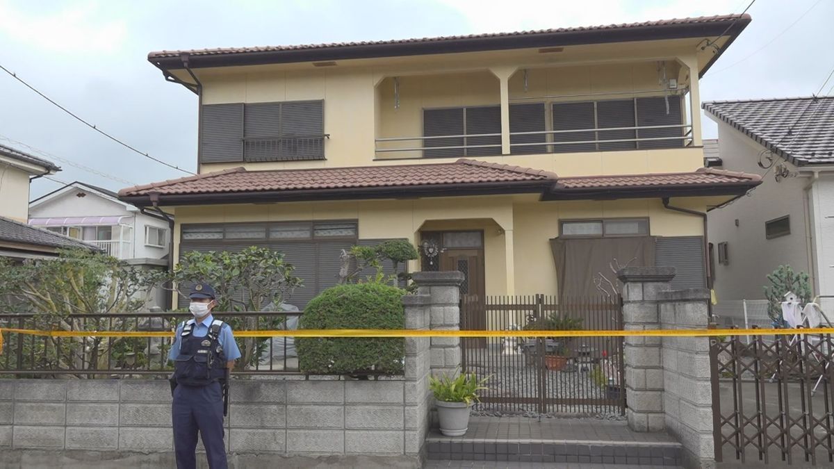 【速報】70代女性が自宅で死亡 安否確認に訪れた警察官が発見 傷害容疑で80代男を逮捕 山梨