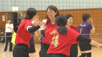 推薦24チームが熱戦 4強決まる ママさんバレーの県大会開幕 関東切符の選考も兼ねる 山梨