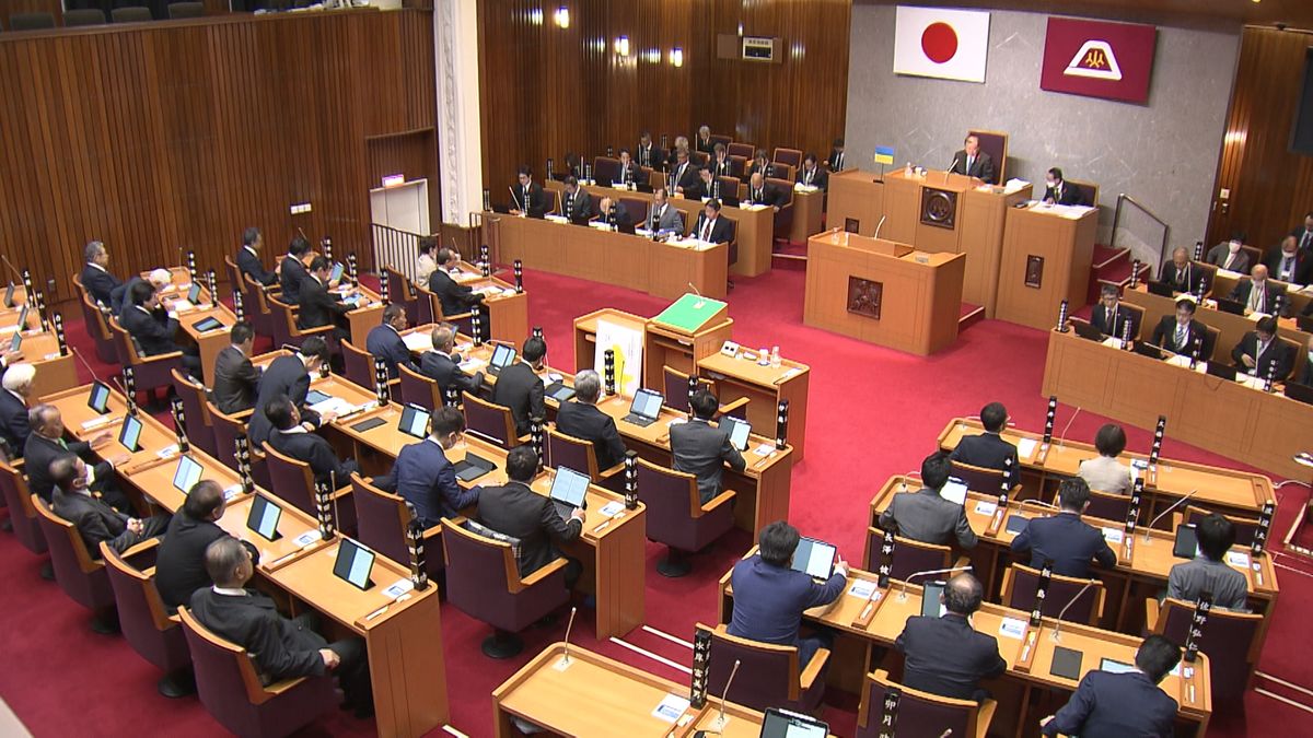県議会一般質問 富士山登山鉄道と県有地訴訟で議論白熱 山梨県