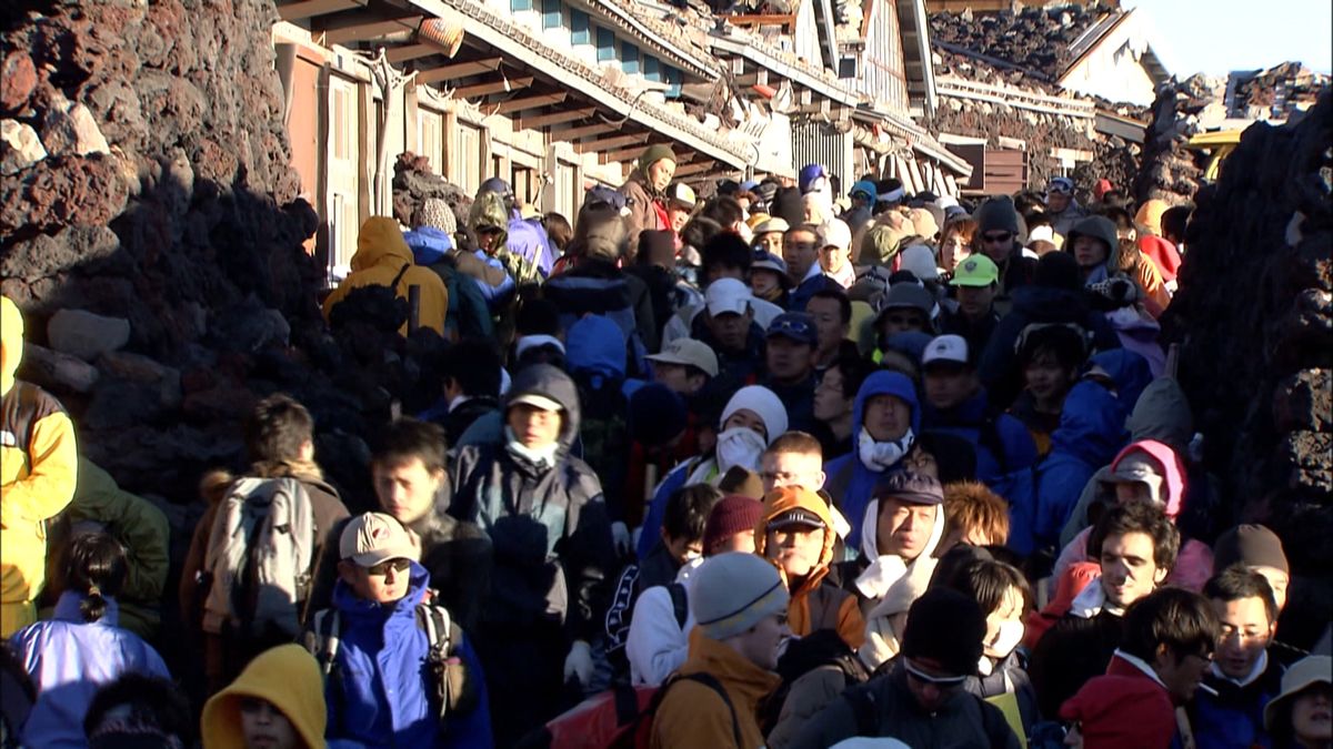 富士吉田市の堀内市長「上限をより厳しく」 富士山登山の規制案巡り 山梨県
